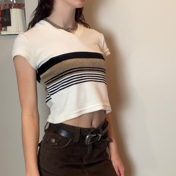 Vintage Full Circle Plush V neck crop top! - Picture 3 of 4